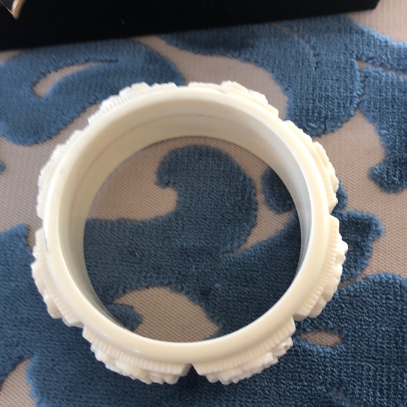 Floral Design Vintage Bangle - Picture 3 of 5